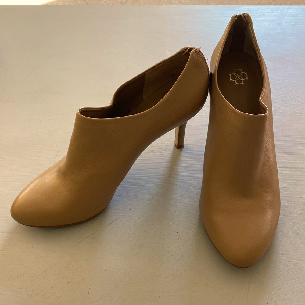 Camel colored leather Ann Taylor ankle booties